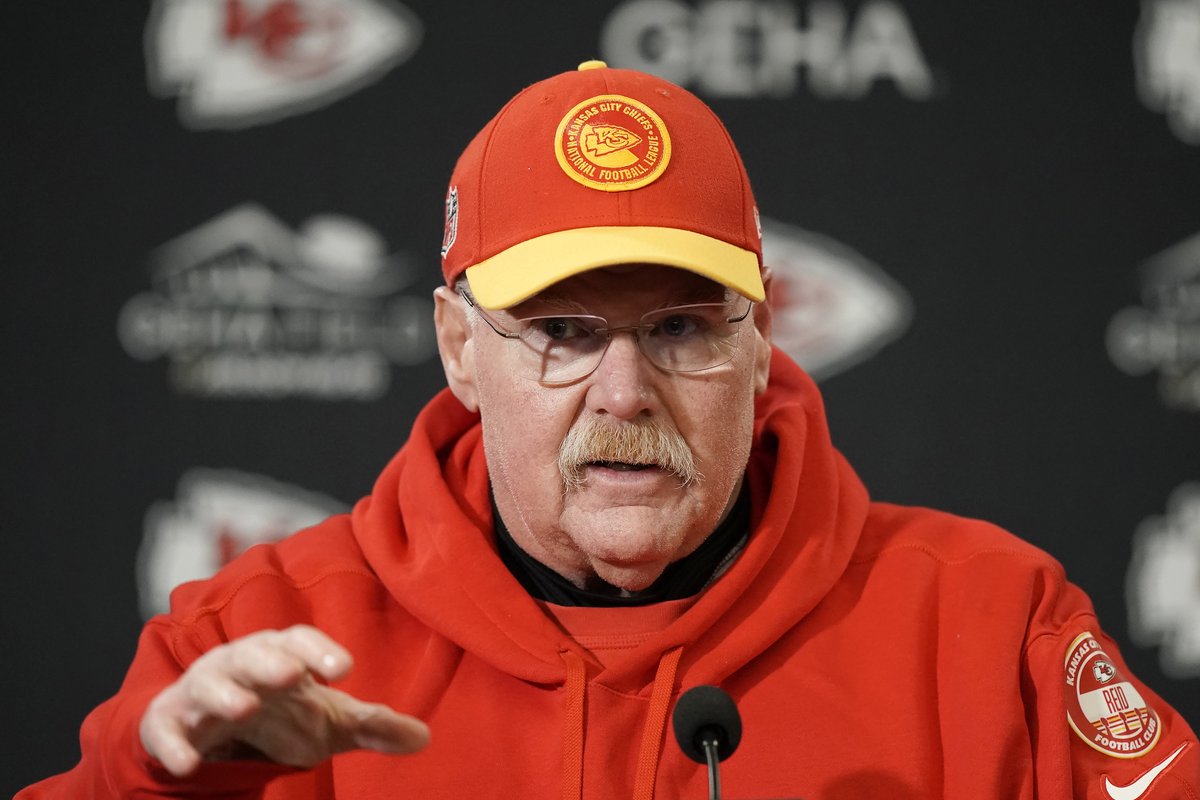 In today's Football Coach Newsletter, we talk: ✅Andy Reid says OL Coaches make great Head Coaches @thecoolclinic ✅ @CoachScott_88's OL Indy to Install ✅Coaching in College vs NFL ✅How @CoachLGuidry measures his Miami Defense & more! Read Below👇 ourcoachingnetwork.beehiiv.com/p/andy-reid-ol…