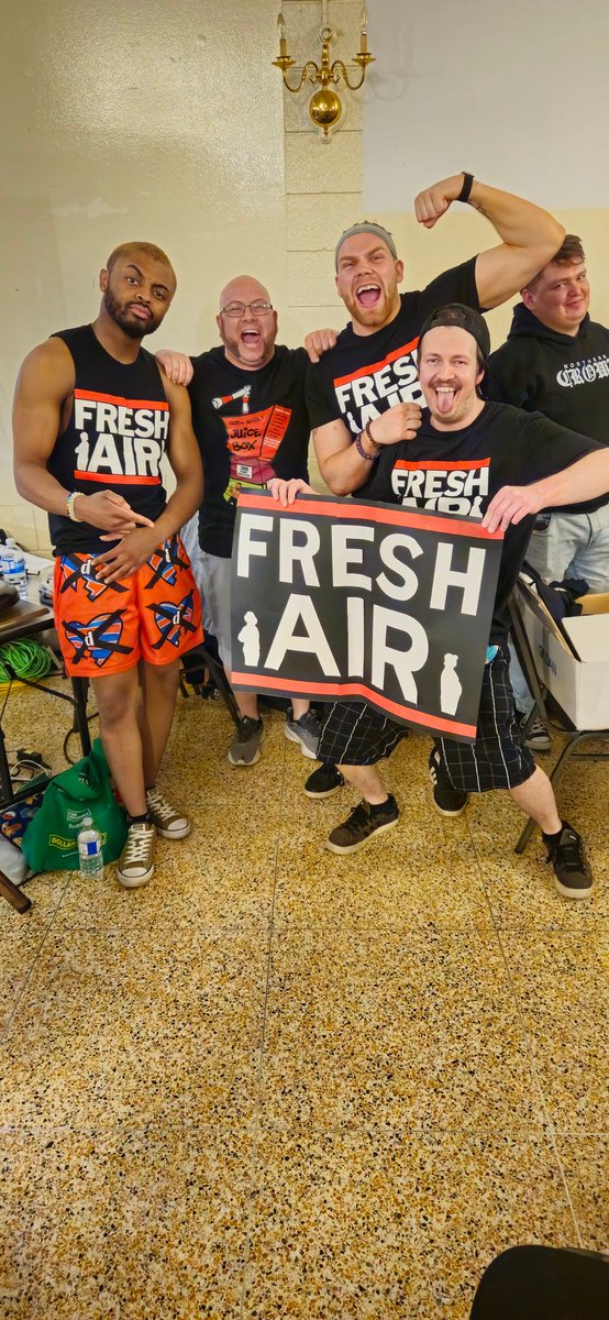 ringsidechops's tweet photo. So much going on in this picture. The joy and excitement of everyone's expressions on their face. https://t.co/5BJxdmHWAu