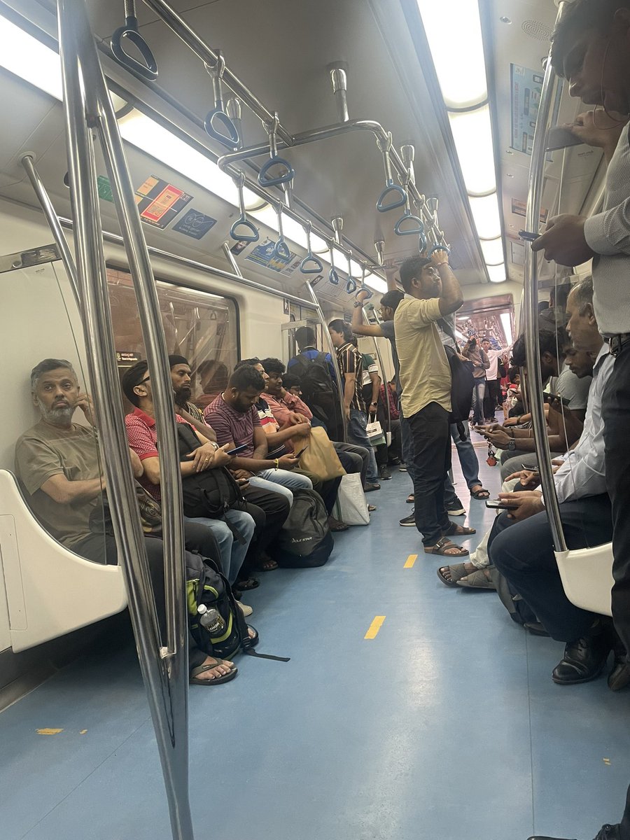 No seats to sit even at 10.27 pm on green line towards Silk Institute. We need better frequency..@OfficialBMRCL @ChristinMP_ @Tejasvi_Surya @WF_Watcher @WFRising