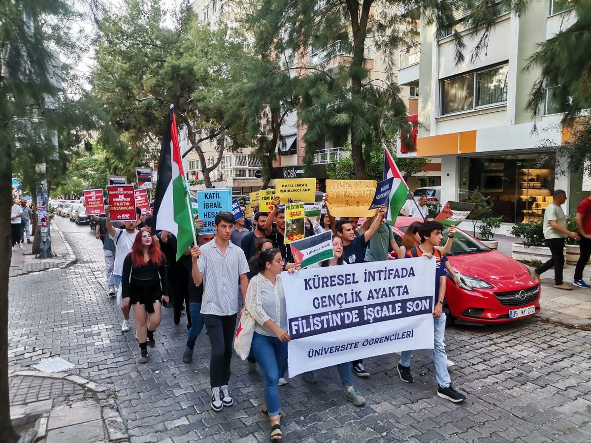 "Küresel İntifada Gençlik Ayakta, Filistin'de İşgale Son!" şiarıyla yürüyüşümüzü gerçekleştirdik. Yapılan forumda mücadelenin büyütülmesine yönelik tartışmalar gerçekleştirdik.