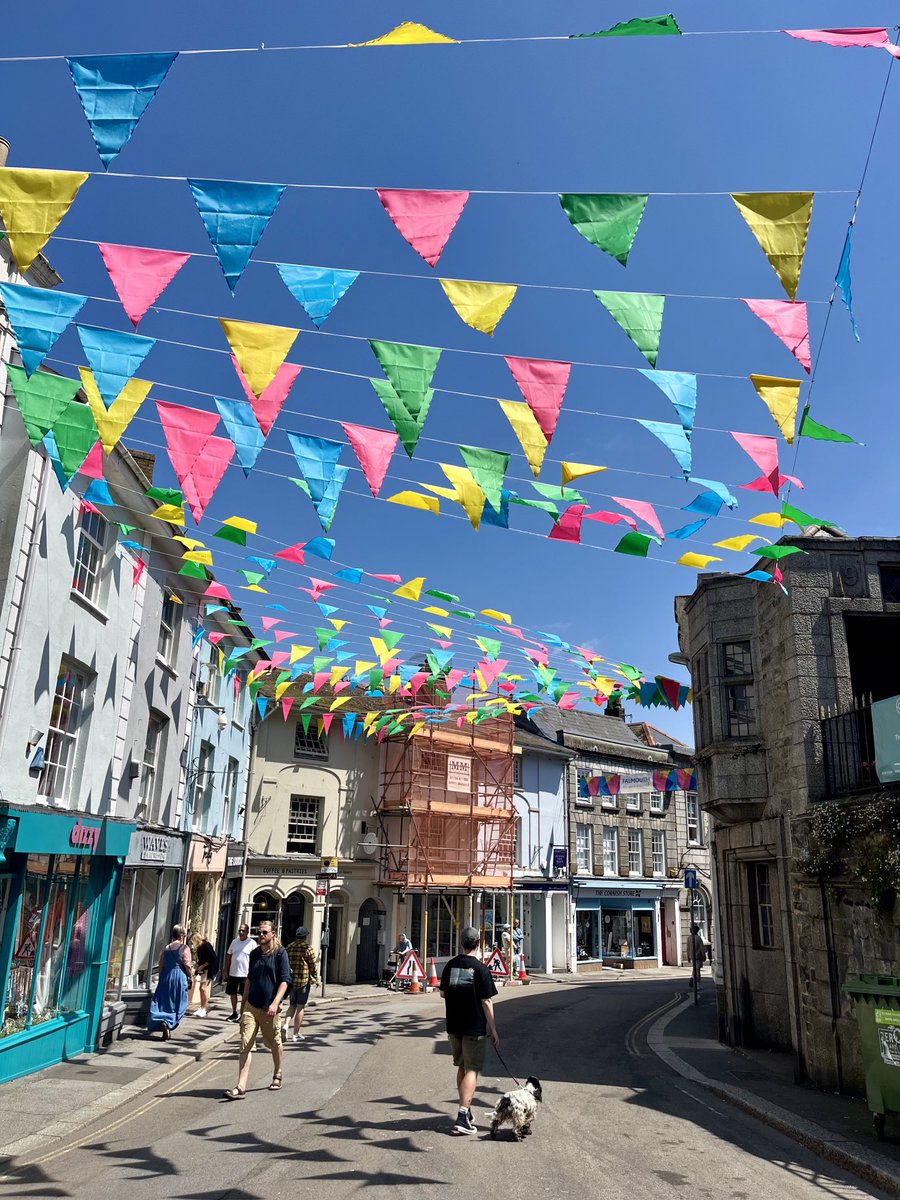 Beautiful bunting and blue skies in Falmouth 🌈❤️