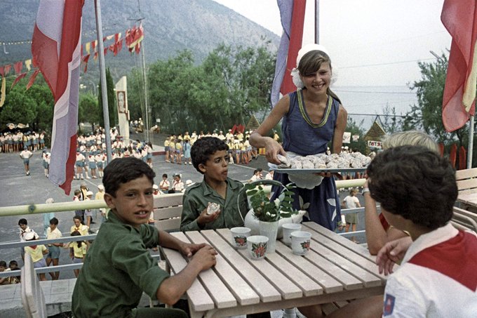 Палестинские дети на каникулах в пионерском лагере 'Артек', СССР, 1982 год