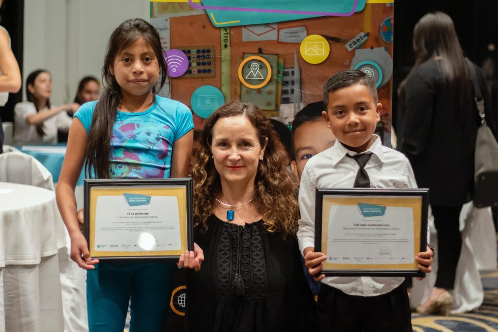 📖 <a href="/fundacionceibal/">Fundación Ceibal</a> presenta los resultados de su exitosa experiencia educativa en Honduras

💻 El proyecto “Educación Digital Rural e Inclusiva” responde a los desafíos en materia de educación en América Latina.

bit.ly/3V4WUh0