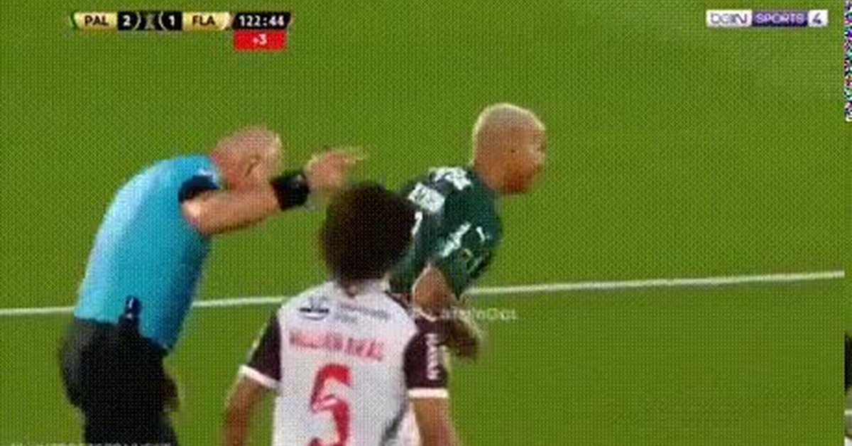 cabrort's tweet photo. ¿El árbitro se puede autoexpulsar? https://t.co/YL3IlFL5ZX https://t.co/irdprrUh8s