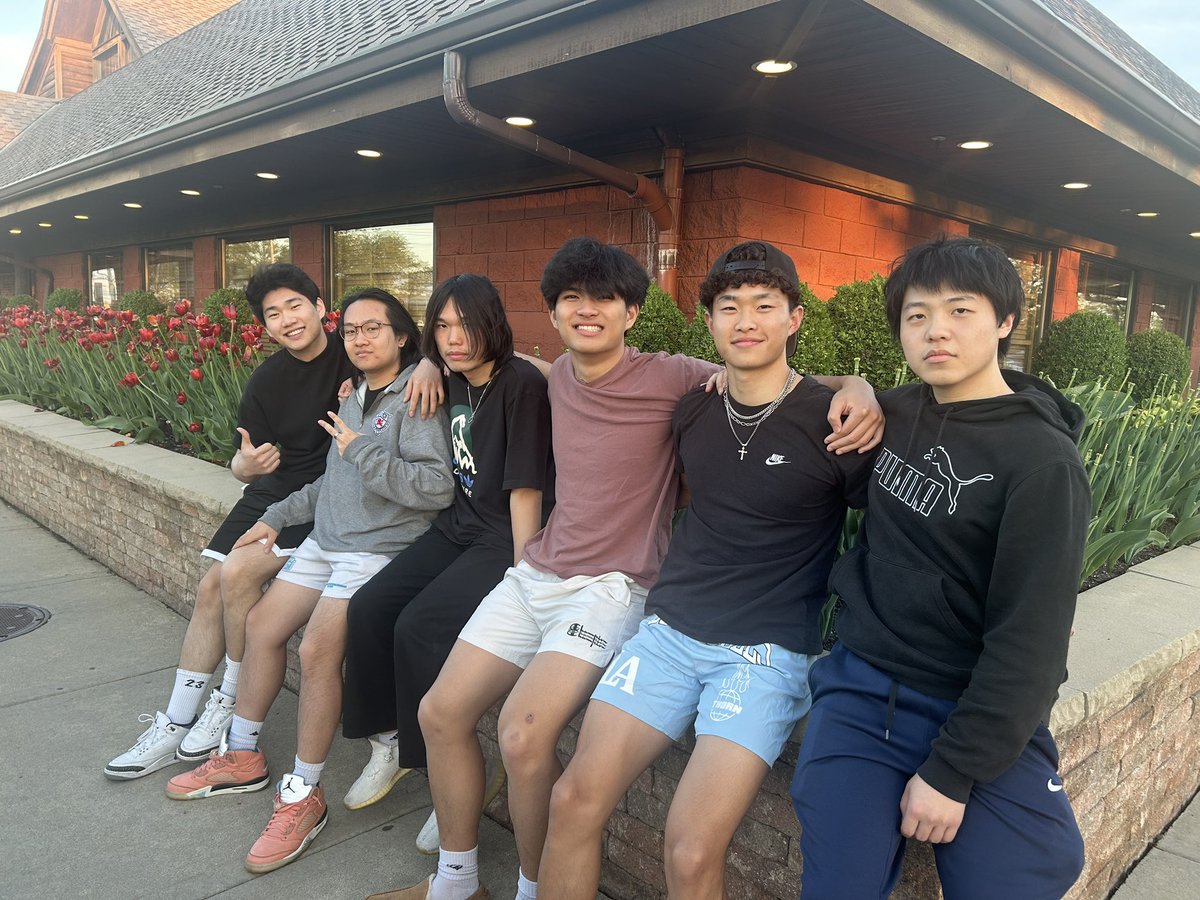 ViatorCulture's tweet photo. I don’t think I’m ready to say goodbye to this group of students. Class of 2024 graduation dinner was a beautiful last hurrah! I will miss you kiddos. (Abby Zhou and Yilin Lu not pictured) see you at graduation tonight ! https://t.co/VQMrUaoe41