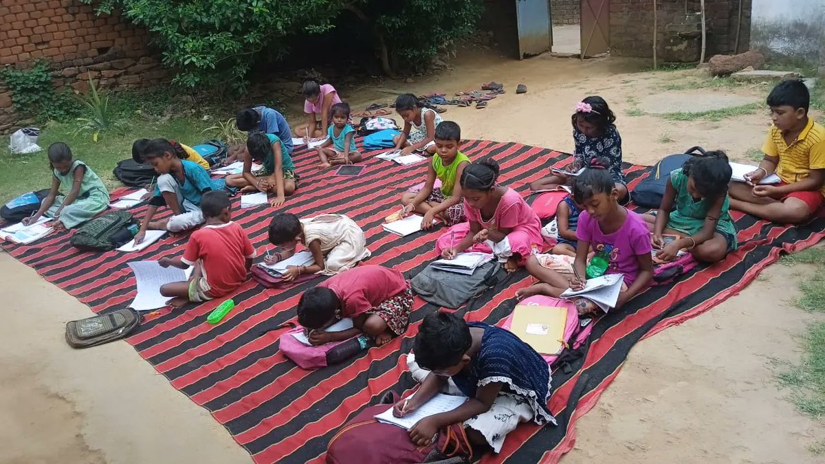 WeJoinTogether_'s tweet photo. #jharkhandchapter
Join Together is actively trying best to #educate every #children from hard-to-reach areas, ensuring no one misses out on #education! 📚 
📍 #eastsinghbhum , #jharkhand

Connect with us:
🌐 https://t.co/EOrhR1J9pQ
📱 WhatsApp: +91-9555898945

#JoinTogetherTrust https://t.co/9qTEWczzI0