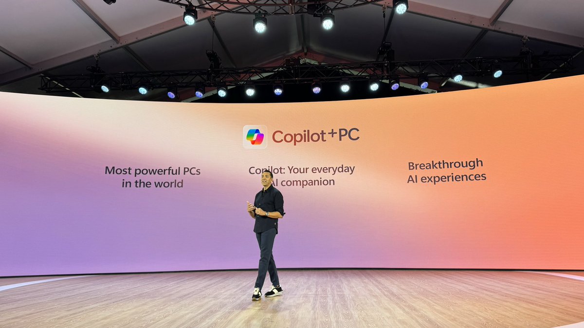 rwang0's tweet photo. MyPOV: a new class of distributed computing machines says @yusuf_i_mehdi
@Microsoft #MSEvent #MSBuild https://t.co/Rr9EJ36WeB