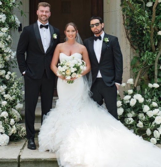 CissoSlimShady's tweet photo. Eminem no casamento de sua filha, Hailie. 🤍 https://t.co/5FGVbED9mL