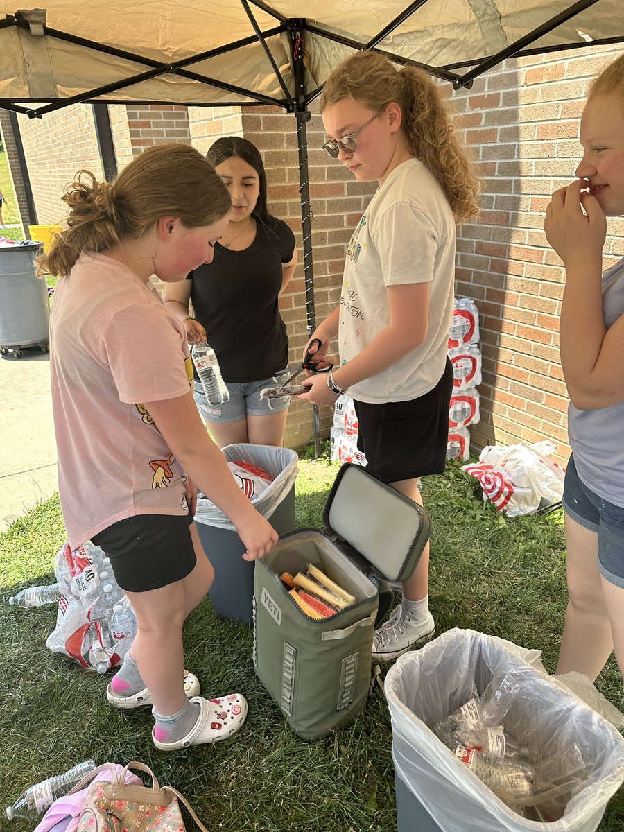 BooneKY_GATES's tweet photo. Leadership in action: JMS GT students planned a school-wide field day for their passion projects this year! From presenting a budget proposal to administration, to outlining details of each station, they definitely exceeded expectations on this one! @Boone_County @JonesJetsPride https://t.co/Q5P7xFnYoG