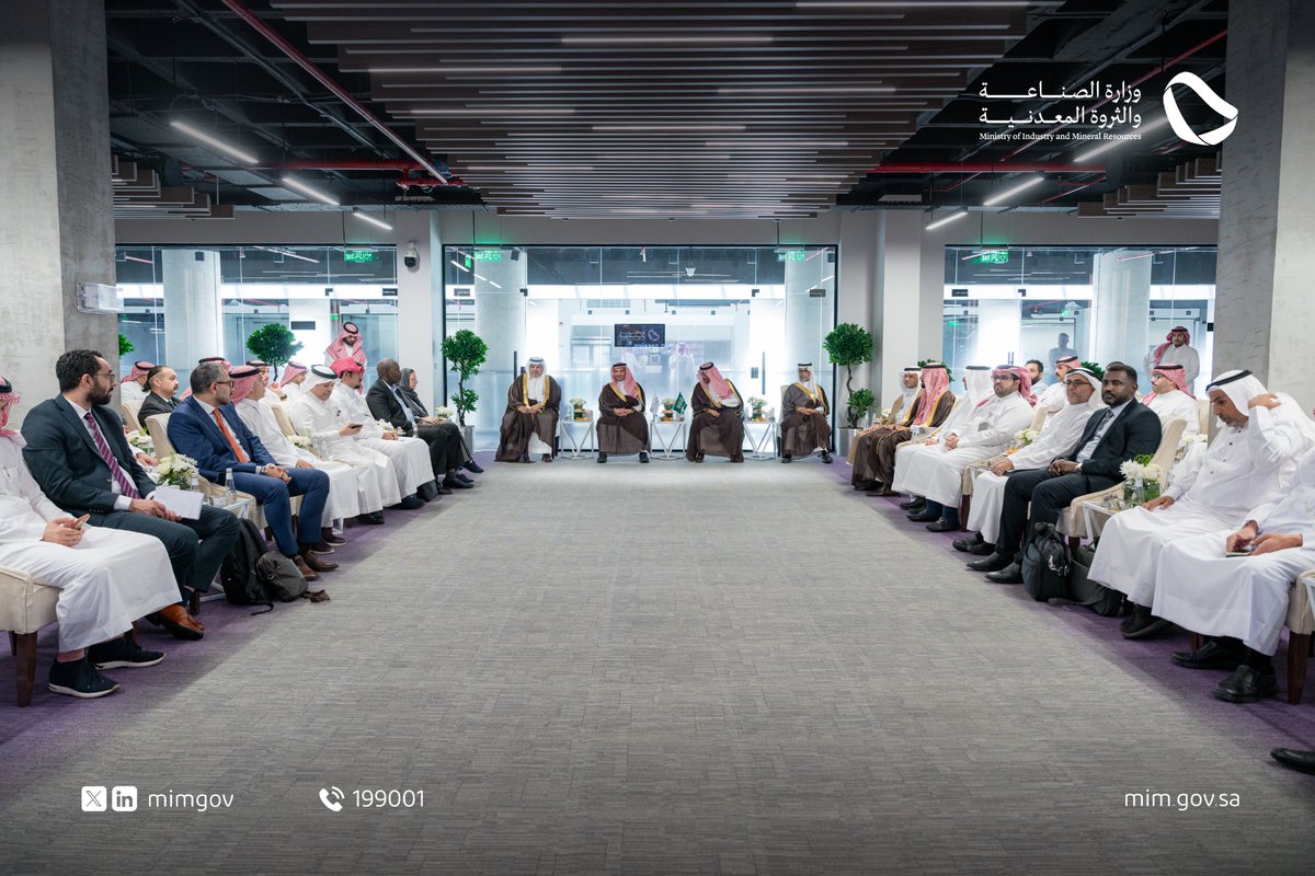 mimgov's tweet photo. عقدت وزارة #الصناعة_والثروة_المعدنية جلسة تعريفية حول برنامج تمكين الاستكشاف التعديني، بحضور معالي الوزير أ. بندر الخريّف، ومعالي نائب الوزير لشؤون التعدين م. خالد المديفر، وعدد من المستثمرين والشركات المهتمة بالبرنامج. https://t.co/Vjd7LoIehG