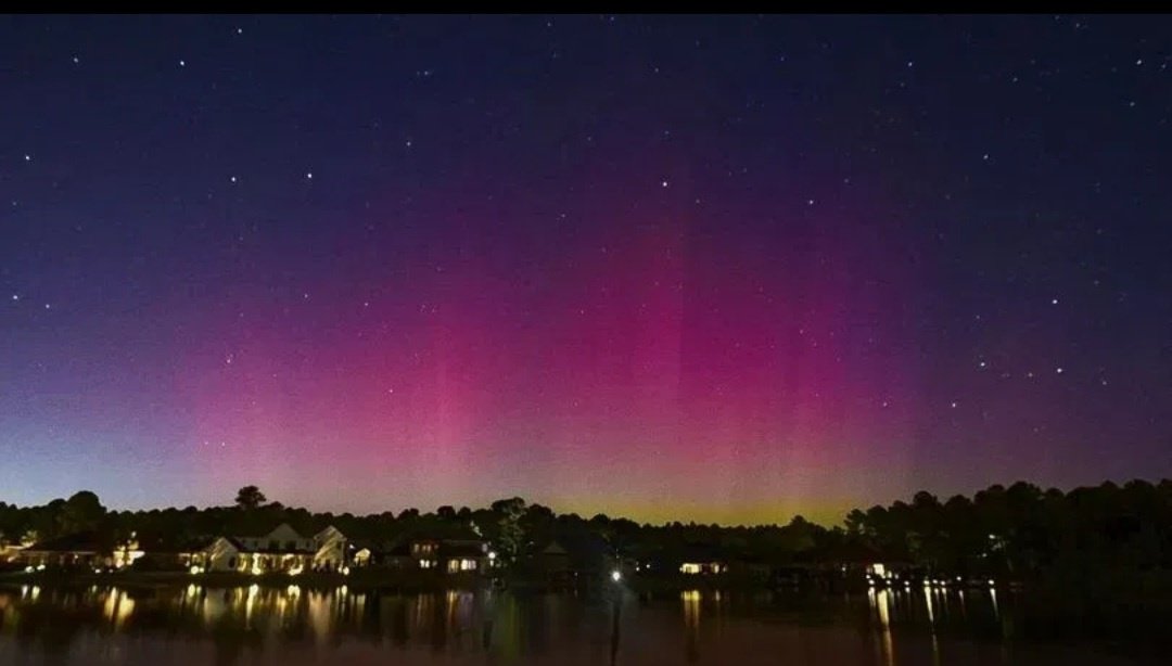 #haiku

Tonight emerges
Magnificent calming lights
Treasures like diamonds

Pic: Ed Piotrowski