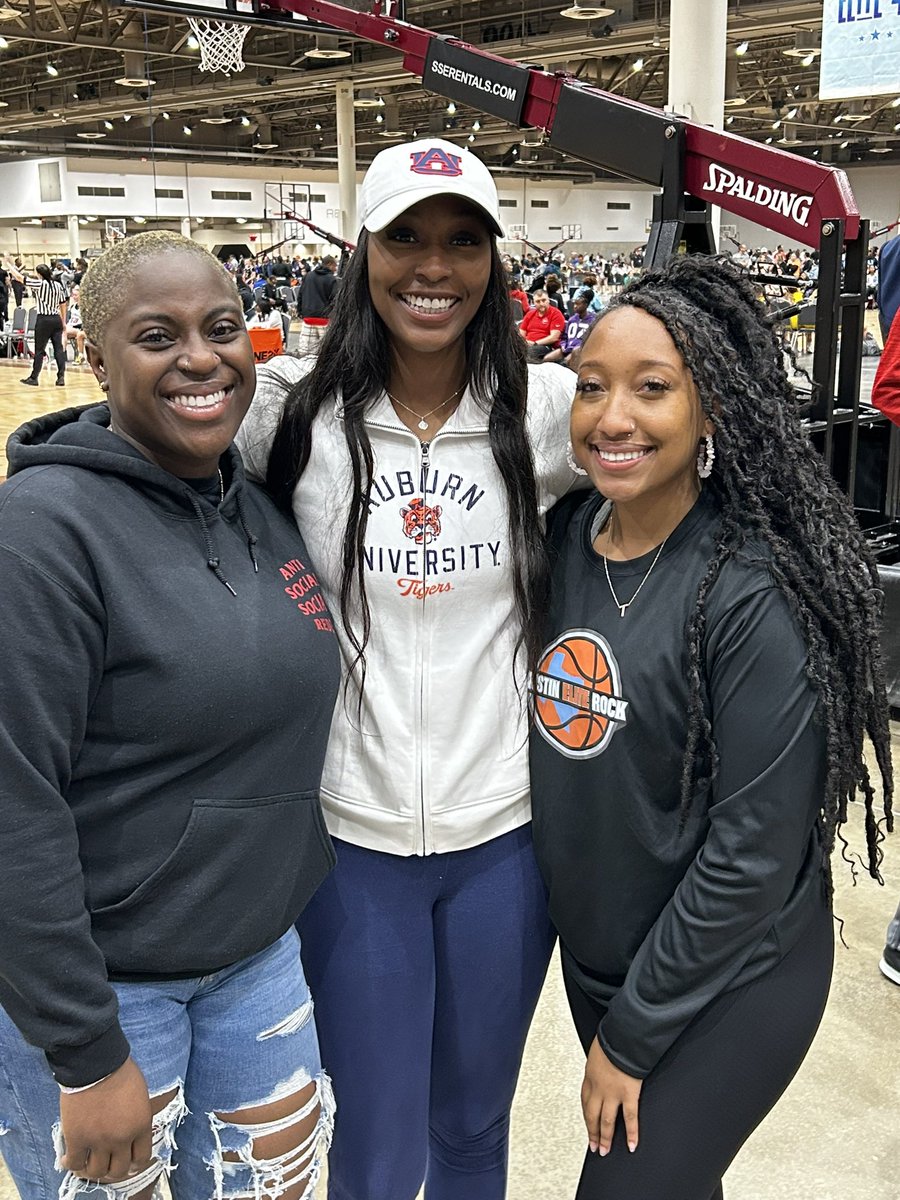 Proud AE family moment. Another big picture moment. Dr Nneoma Duru, Auburn Asst Coach Ketara Chapel, Club & HS Coach Troi Swain. Alum shaping the minds and hearts of the next #AESWAG #OurWay @girlzprepreport @Elite40League @jamberbball @Ohio_Basketball @WorldExposureWB @bballjkey
