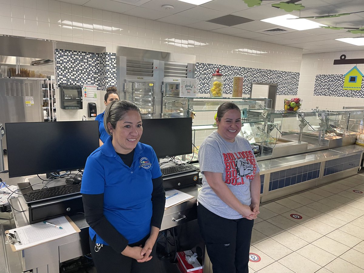 Thank you to our @NutritionCISD for coming in to help serve meals to our students today! We appreciate you. #WeAreChannelview
