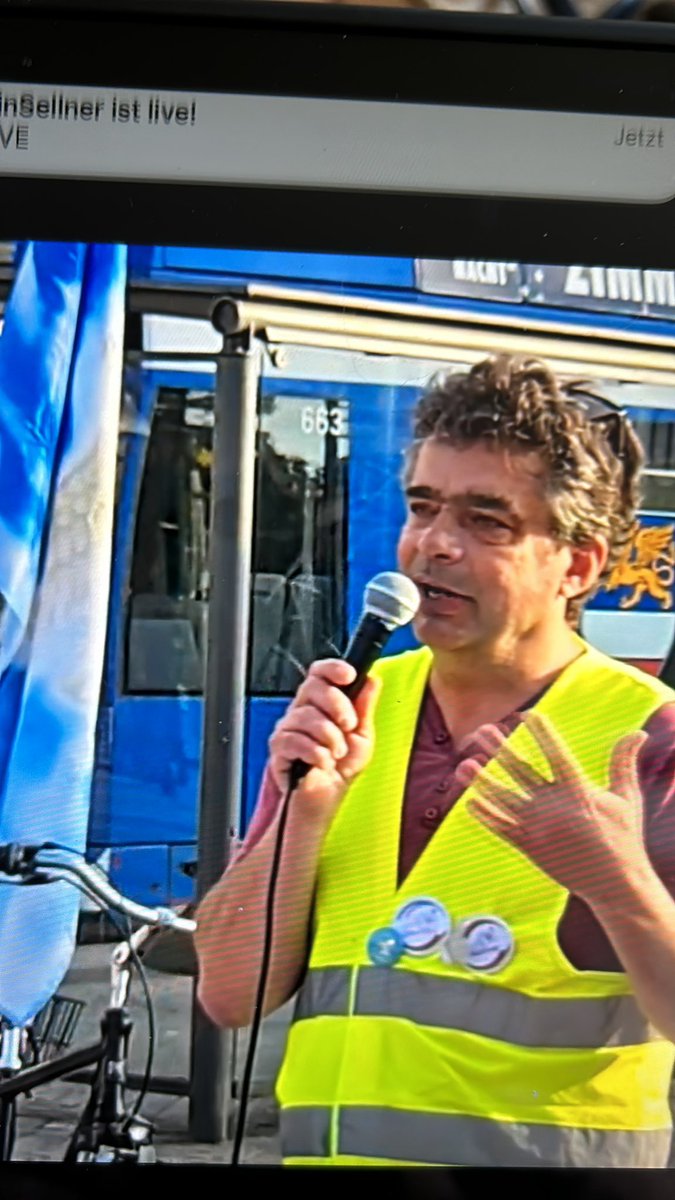 DerNorb's tweet image. Anja #Lues widerspricht #Streck und ist gegen „harte Erziehung“, Sven windet sich und unterstellt den jungen Leuten Drogenkonsum. 
🤮
Was für ein Ekelpaket. 
#Kaufmann möchte nicht unterbrochen werden und mimt den „Erwachsenen“, der den Kindern die Welt erklärt…zickt jetzt…😜