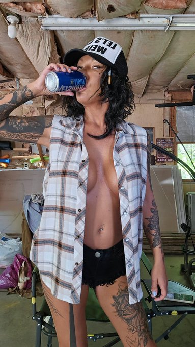 Tammy the trucker is back! #onlyfans #fansly go subscribe https://t.co/8FkMR38OoV<a href="/tag/onlyfans"class="tags">#onlyfans</a><a href="/tag/fansly"class="tags">#fansly</a>