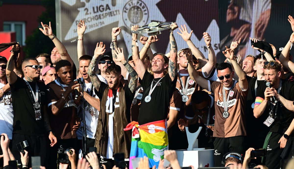 fcstpauli's tweet photo. Heute einfach mal glücklich sein. 🥹

#fcsp #1Traum https://t.co/T1Po5lfSnG