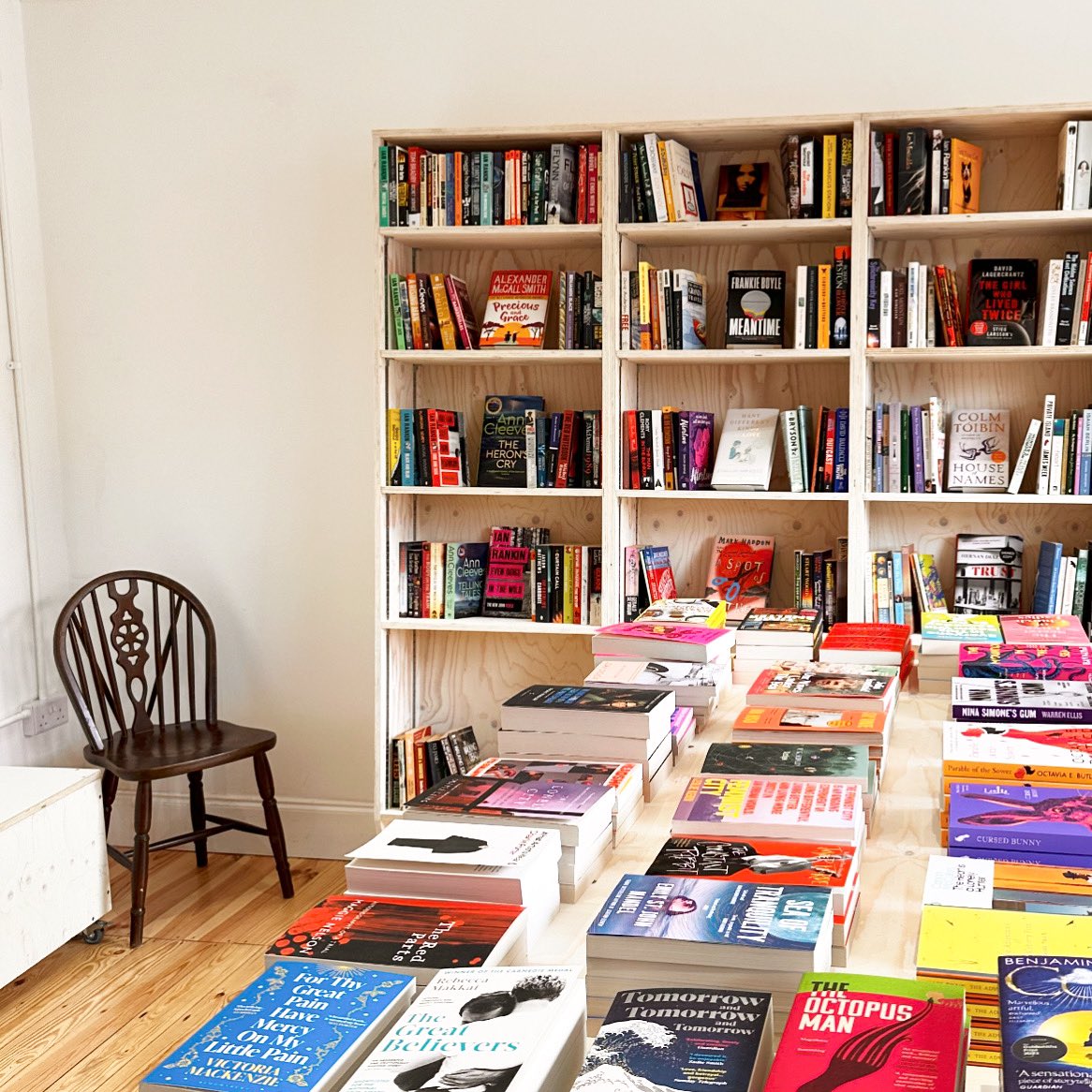 OptIndieBooks's tweet photo. Have you joined the Opt Indie mailing list yet? ✉️
Sign up today and be the first to receive details on upcoming events, #FeaturedFive book recs, future bookshop collabs, the Opt Indie book club, & more!
🔗: https://t.co/BpfLmqfh5Q
(📸: 1b Books, @the_Crack) https://t.co/BFoQiLyiJo