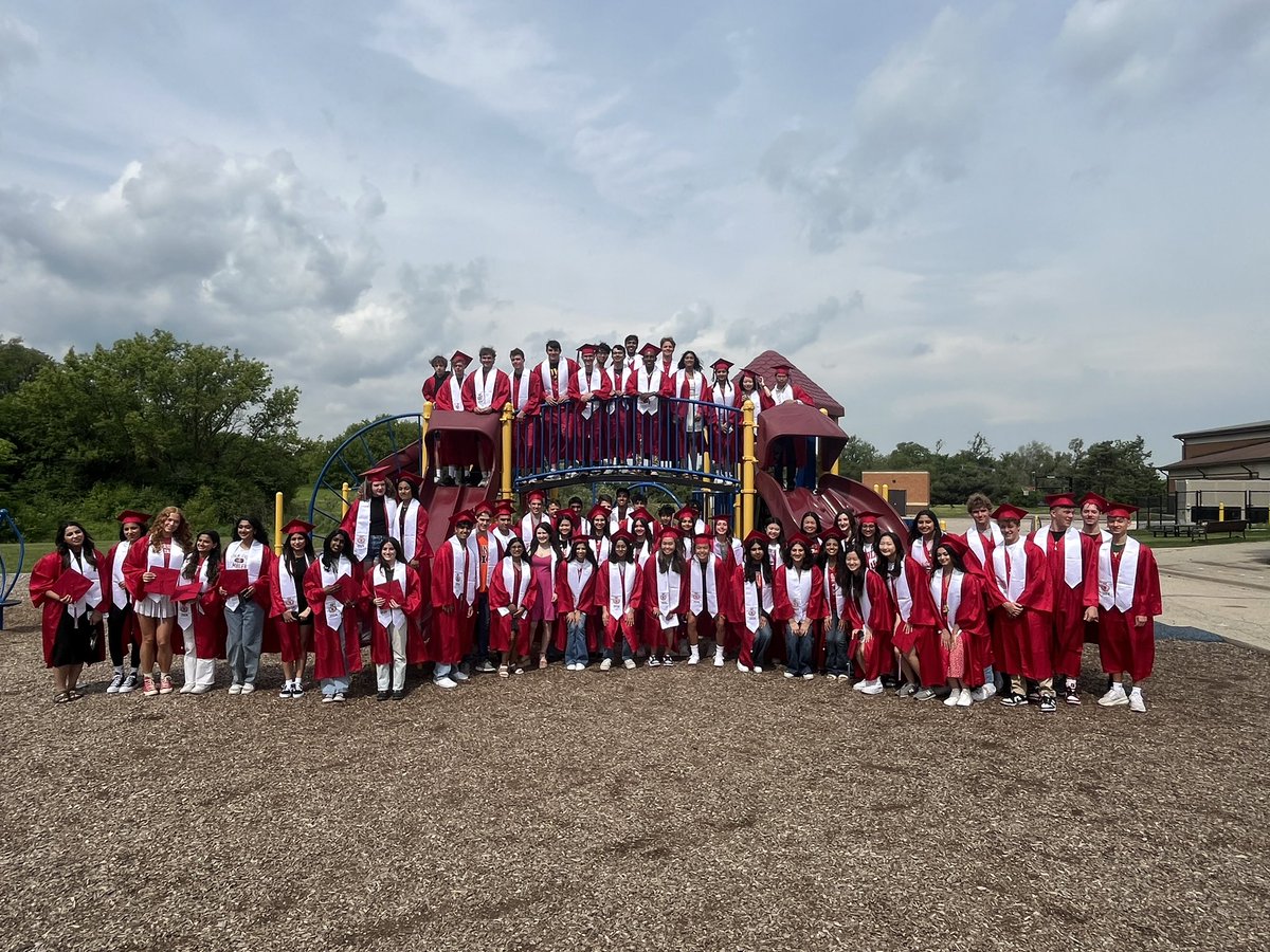 winkelman_craig's tweet photo. @BarbaraRose220 Stingrays group photo on the playground! https://t.co/4Kz3QYlQEl