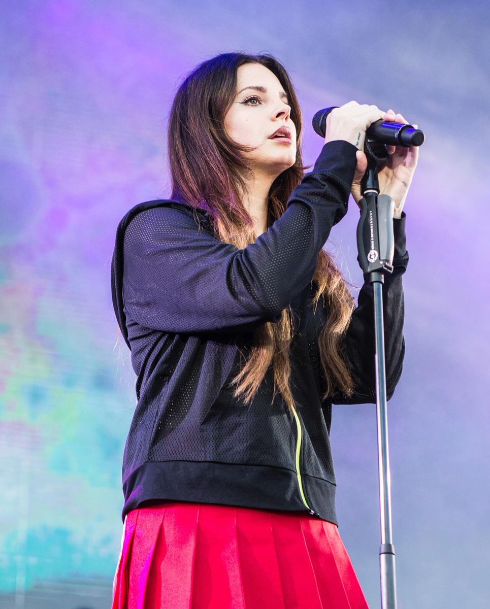 Há 7 anos, (20 de maio de 2017) Lana Del Rey se apresentava no StubHub Center in Carson, California 🖤