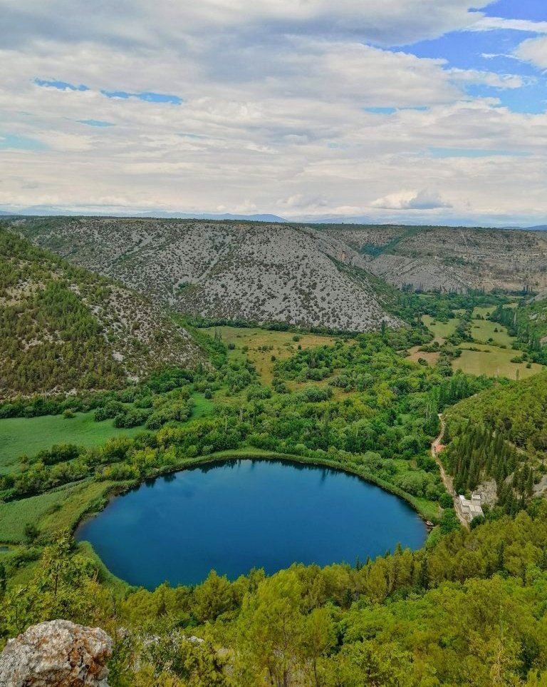 Jezero Torak u selu Goriš kod Skradina 🇭🇷