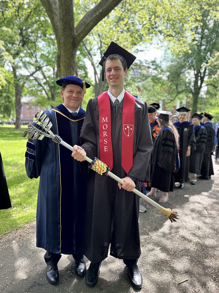 🎓✨ Celebrating our new ceremonial mace! 🌟🔧 Jacob Eldred is ready to led Yale Engineering's procession w/ Dean Jeffrey Brock holding the mace that together w/ faculty & classmates, he crafted to represent every depart. at Yale Engineering! Congrats, Jacob & team! #Yale2024