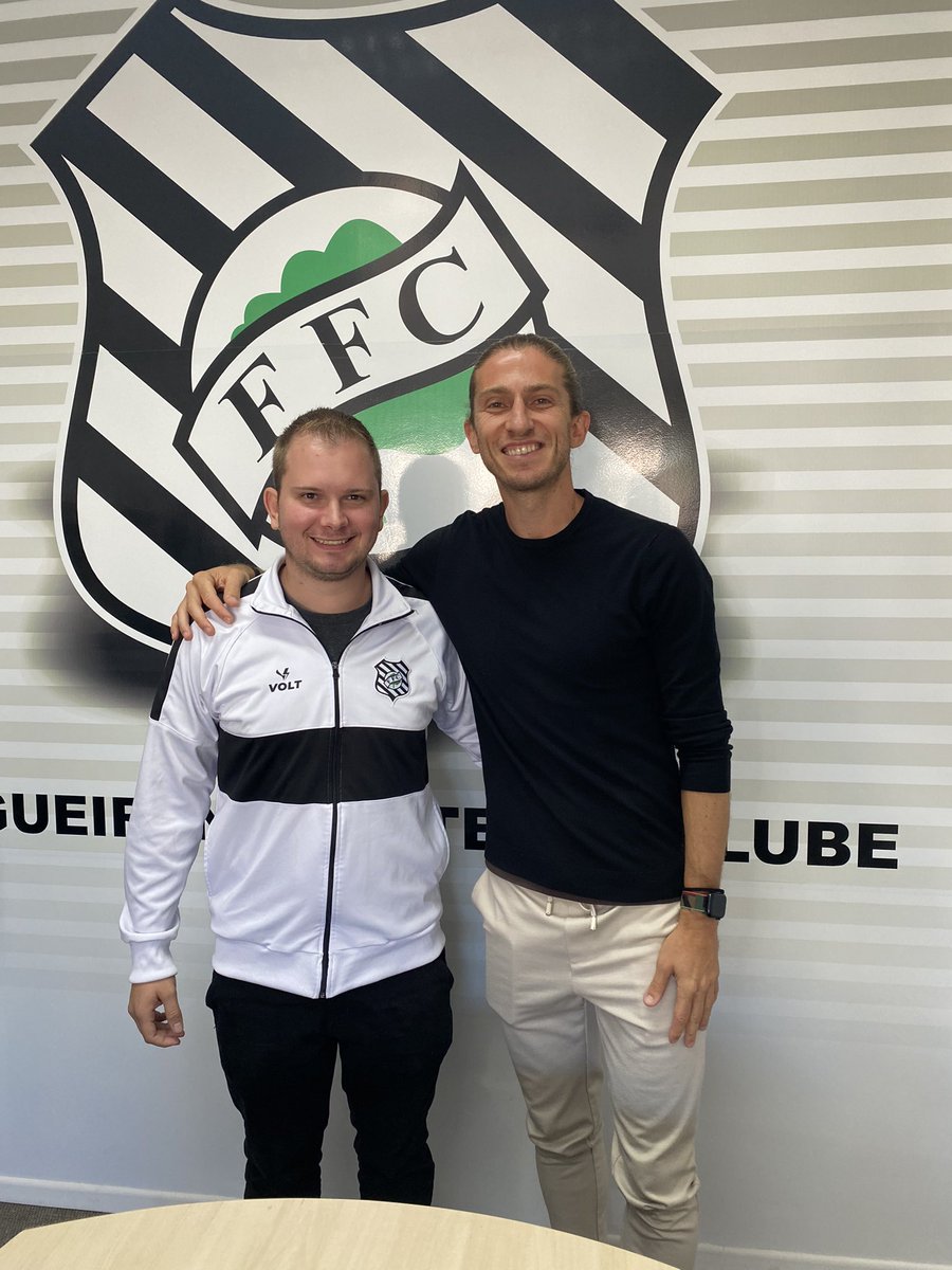 Dia de uma visita especial por aqui. 

Foi um prazer, <a href="/filipeluis/">Filipe Luis</a>!