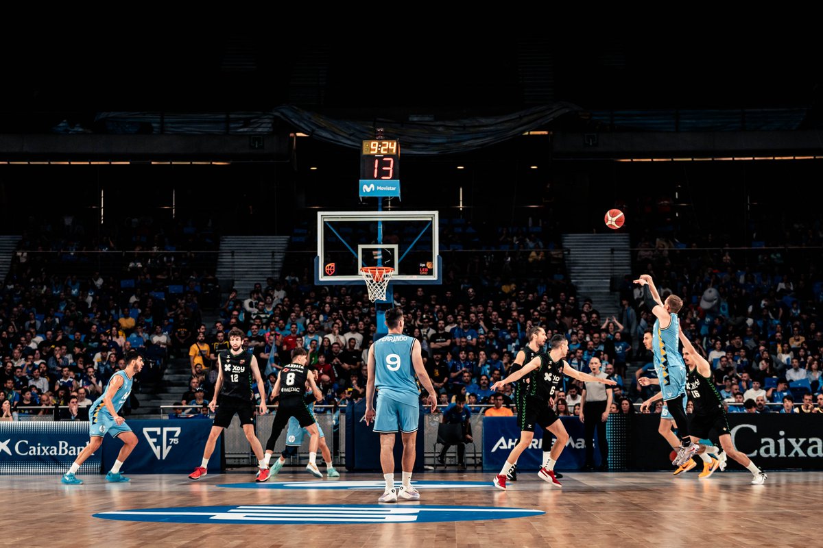 MovistarEstu's tweet photo. Algunos de los momentos del #PlayoffLEBOro de ayer en 📸
¡Gracias a los 8.543 aficionados que nos acompañaron ayer! 💙
¡Seguimos! 💪💙 https://t.co/kWjaLzb9pT