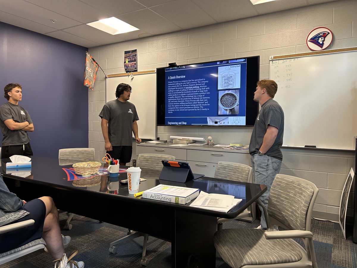 FblaRevere's tweet photo. Senior Internship Presentations are underway!  Our student presentations have been tremendous and you have made Revere proud! #ReverePride https://t.co/HPQKcrJ7jl