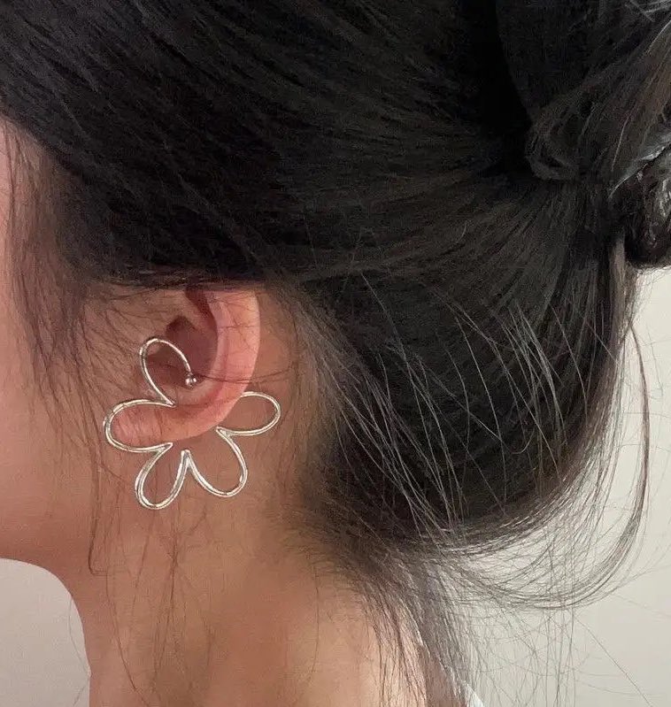 300moods's tweet photo. Daisy earring 🌼 https://t.co/0n8RONQWWu