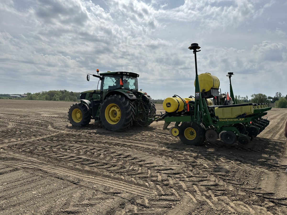KaitlandVSpek's tweet image. Appreciate all the farmers &amp;amp; retailers going hard this holiday Monday, 
No Farmers No Food 🌽 🌱 🫘 

#OntAg #MayLong #plant24 #Croplan