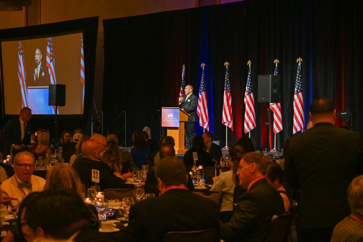 CommonSenseSemi's tweet image. Thank you, King County Republican Party, for the very warm welcome at this year's Lincoln Day Dinner.
King County is ready for common sense leadership in Olympia!
#BirdForGovernor #UnitedWeStand #LetsMakeHistory #WeThePeople #GiveOlympiaTheBird #AmericaFirst #kingcounty