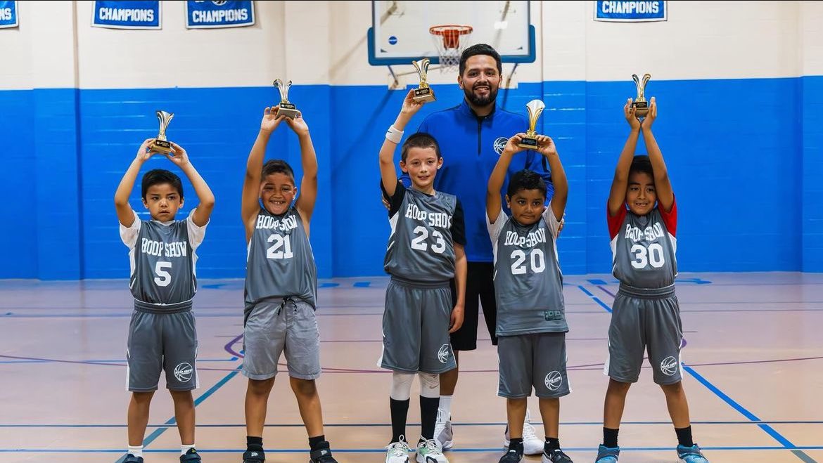 kb8thekid's tweet photo. It was a great weekend of basketball at our #hoopshow program, from my littles to my girls teams, it was awesome watching how much they grown and changed over the season! Summer here we come! #LStraining #girlscanball #sparks #panthers #risingstars https://t.co/ZORaRtlbAT