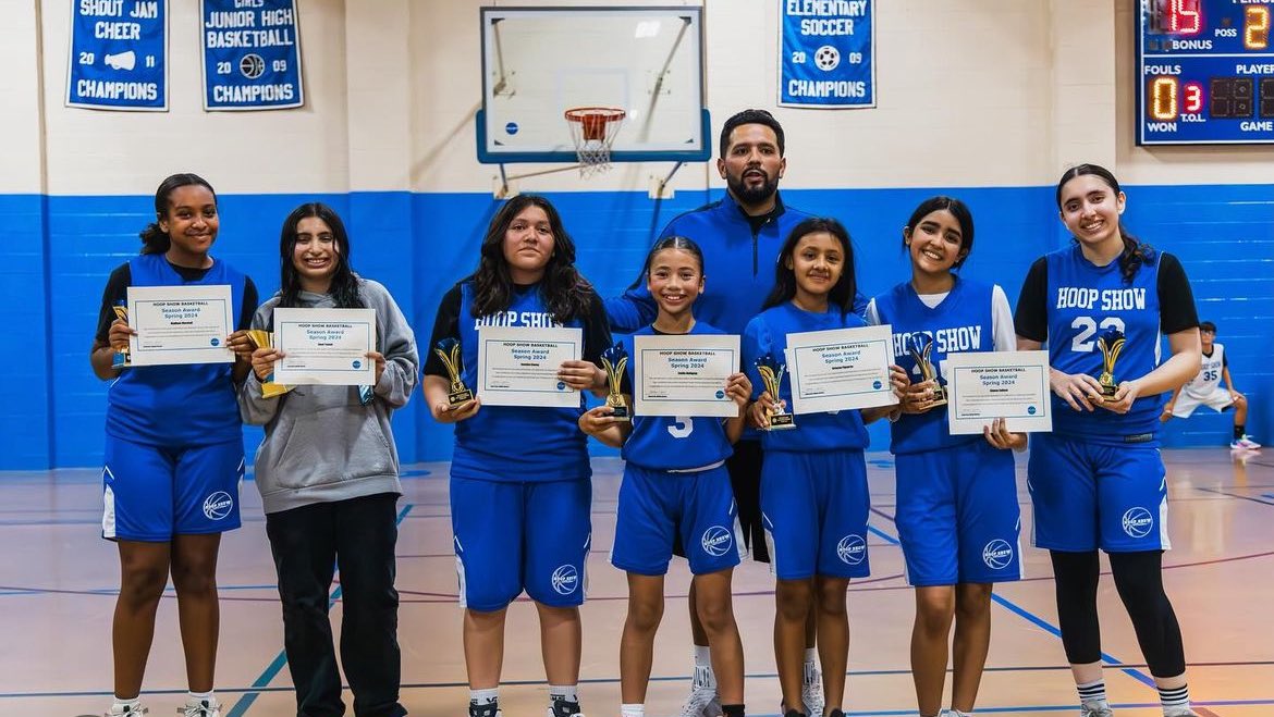 kb8thekid's tweet photo. It was a great weekend of basketball at our #hoopshow program, from my littles to my girls teams, it was awesome watching how much they grown and changed over the season! Summer here we come! #LStraining #girlscanball #sparks #panthers #risingstars https://t.co/ZORaRtlbAT