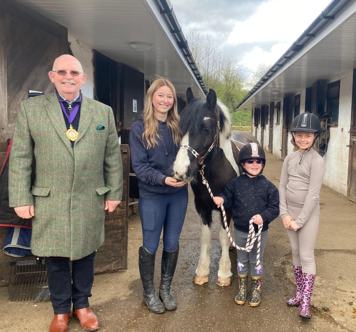 warrenshallridingschool (@whridingschool) on Twitter photo An amazing throwback photo to when the Mayor of Sandwell came to visit us here at the riding school during the running of our Easter HAF Programme! ⭐🐴 <a href="/sandwellcouncil/">Sandwell Council</a> An amazing throwback photo to when the Mayor of Sandwell came to visit us here at the riding school during the running of our Easter HAF Programme! ⭐🐴 <a href="/sandwellcouncil/">Sandwell Council</a>