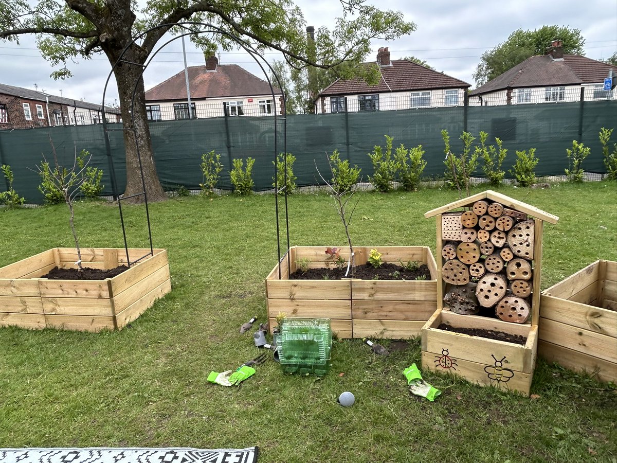 Our amazing After School Club and their gardening team have been working hard today 💚🌿🌱🐛🧤Our school grounds are looking fabulous <a href="/Inspire_Ashton/">Inspire Academy</a> <a href="/TrustVictorious/">Victorious Academies Trust</a> <a href="/EcoSchools/">Eco-Schools England</a>