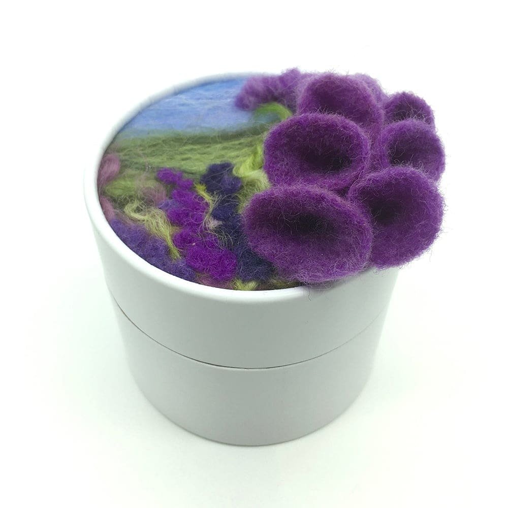 This Needle felted foxglove trinket box by <a href="/artbyLoriW/">Art By Lori Creations</a>  is a lovely gift idea for a nature lover  thebritishcrafthouse.co.uk/product/needle… 
#CGArtisans #giftideas