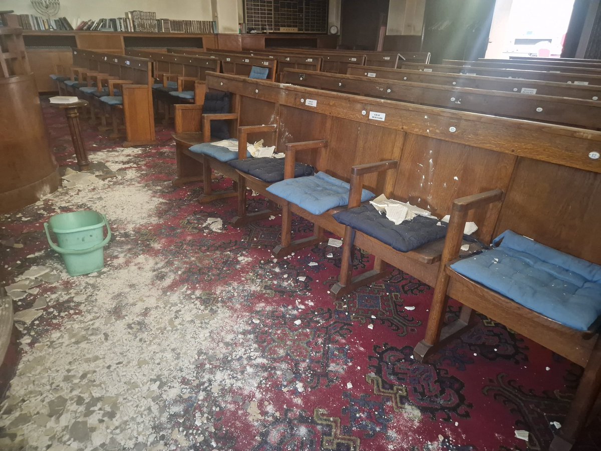 jeremychatet's tweet photo. Trois jours après l’attaque de la #synagogue de #Rouen quelques photos des dégâts causés à l’intérieur par l’#incendie @paris_normandie https://t.co/7vzgspl034