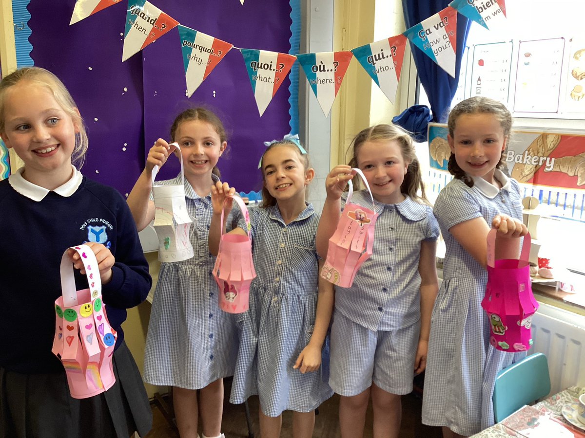 P4 made paper lanterns at art club this week. 🖼️ 🎨 🏮 #SharingCaringLearning #ArtClub #KidsCrafts