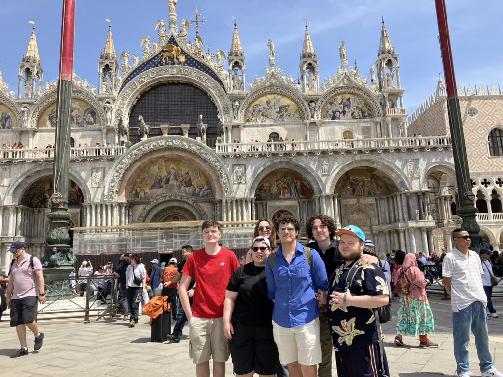CymoeddC's tweet photo. Day 13
Tourists in Venice @ColegyCymoedd @CymoeddC @TaithWales https://t.co/CxhzNFZmZb