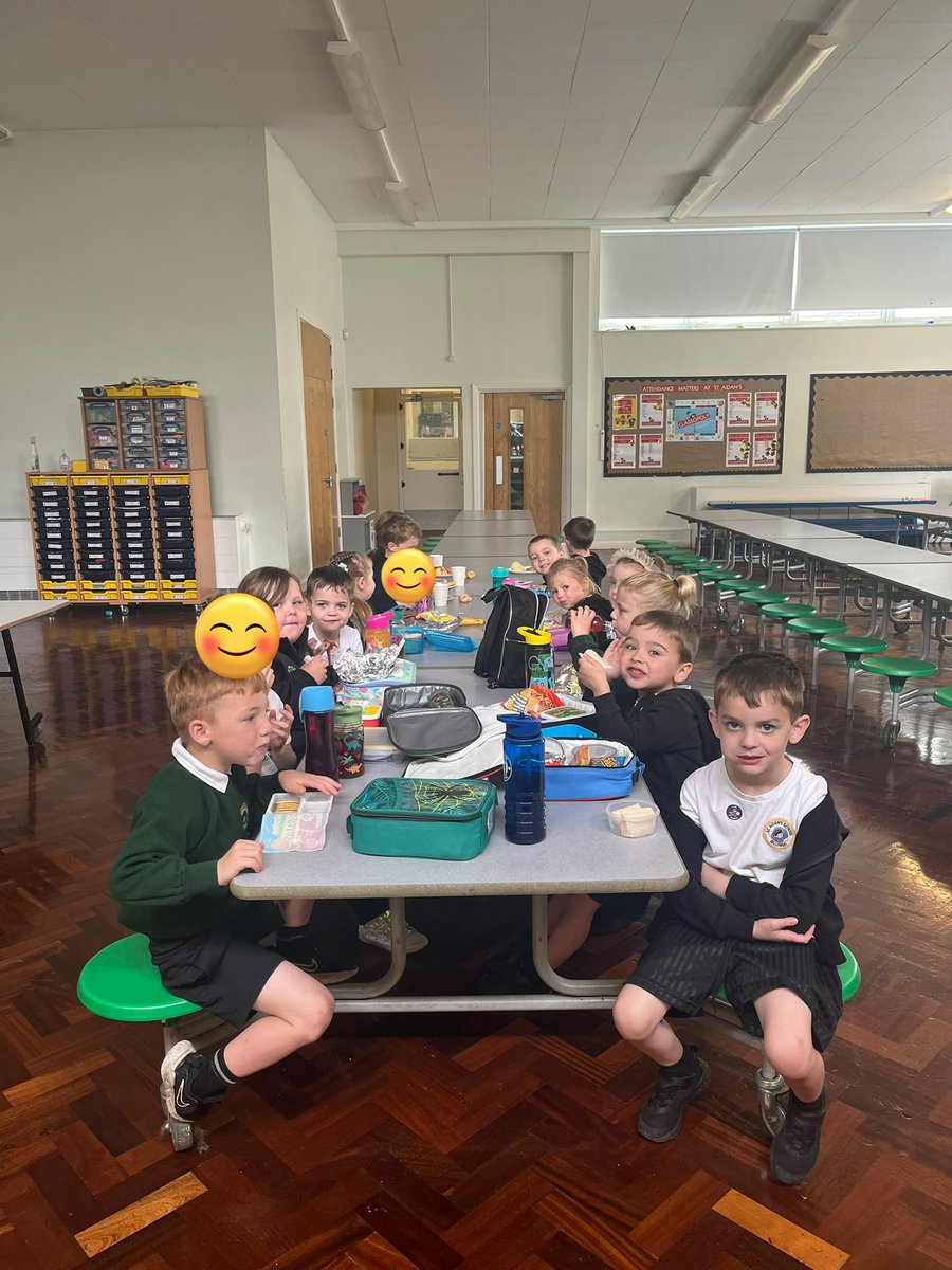 The reception children had lunch in the school hall today, to get us ready for life in year 1. They were so excited! 😃♥️
🍴🥪🥗🍝🍱🍕 @Staidansb @MrsF_staidansb @StaidansbSMoore