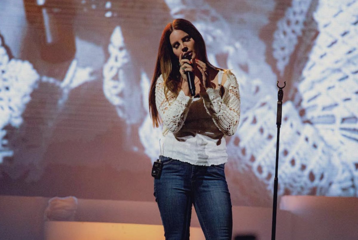 Lana Del Rey changes lyrics to 'Sweet Home Alabama' in Alabama sls.fm/b0zn