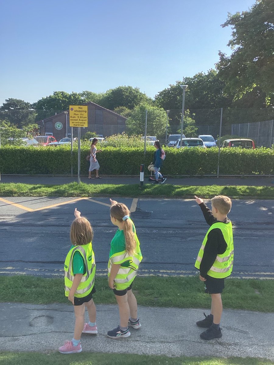 Polegate Parliament wanted to remind all families that no cars should be stopping or parking directly outside school.