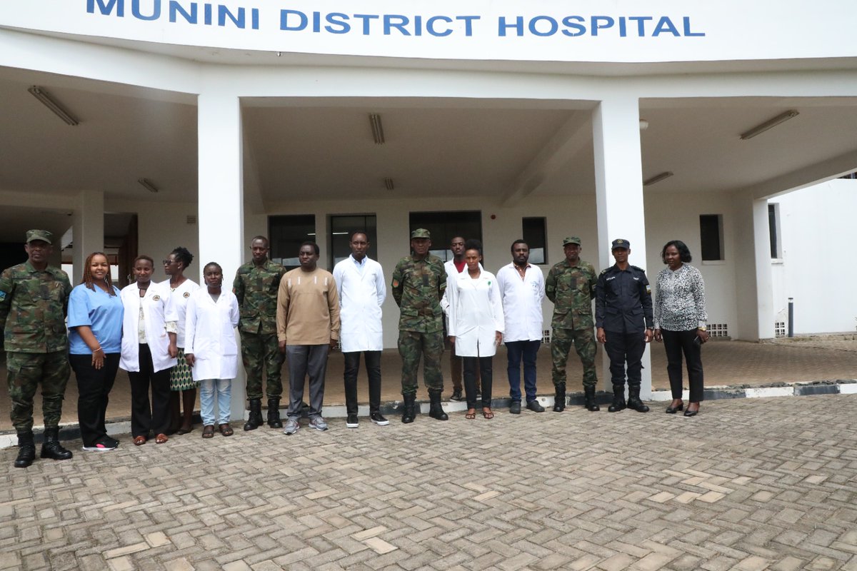 MuniniH's tweet photo. Abaturage ba @NyaruguruDistr barishimira serivisi z'ubuvuzi bw'inzobere mukuvura indwara zitandukanye batangiye guhererwa @MuniniH muri gahunda ya #armyweek. Ni igikorwa cyatangijwe uyu munsi na mayor @NyaruguruDistr @Emamurwa kikaba kizamara ibyumweru 3 @RBCRwanda @RwandaHealth https://t.co/GY3B0WSQdb