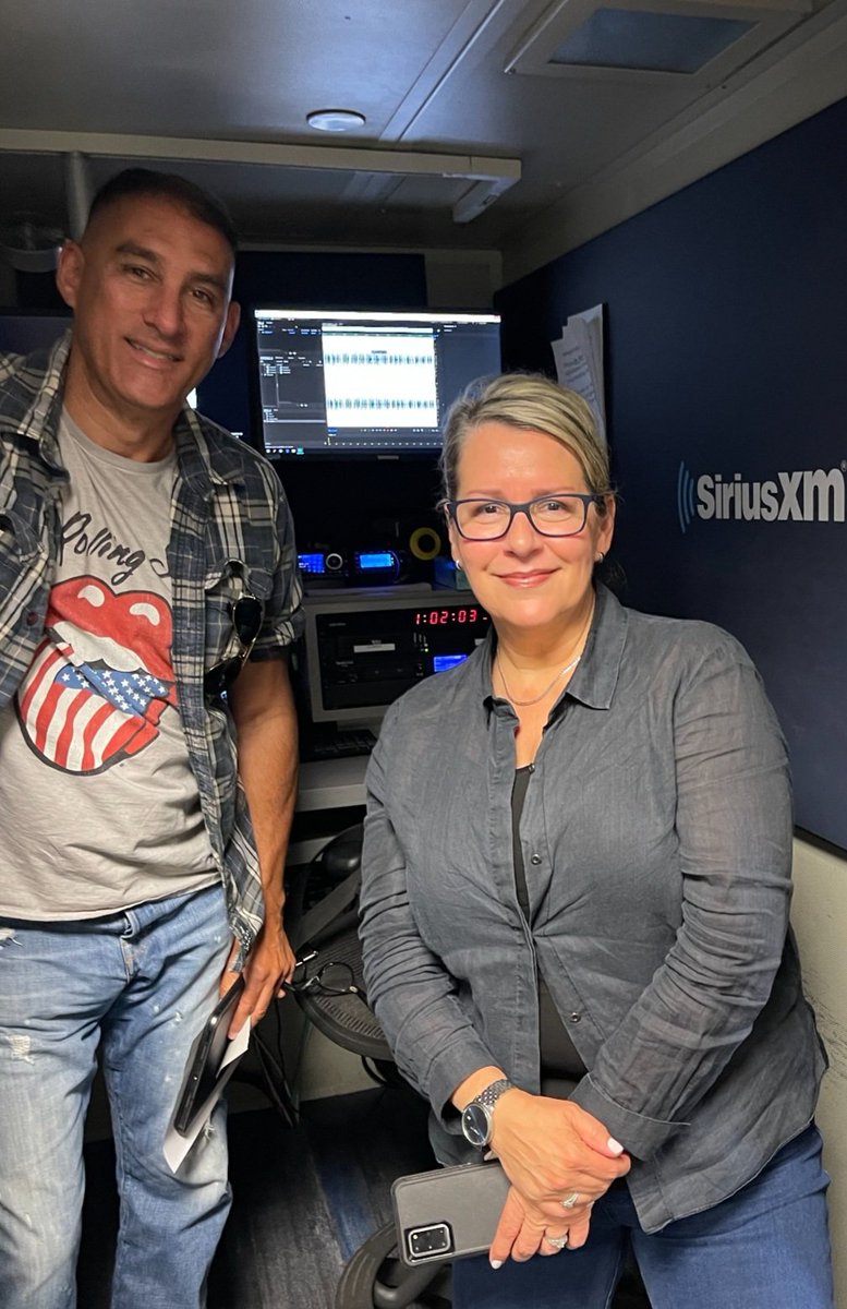 Say hi to Adam Saben! Our #Hungerthon high bidder guest dj on Classic Rewind today from NY studio. Great job Adam!🙌 Listen now on the SXMapp!
@SXMRewind @SIRIUSXM @whyhunger 💖