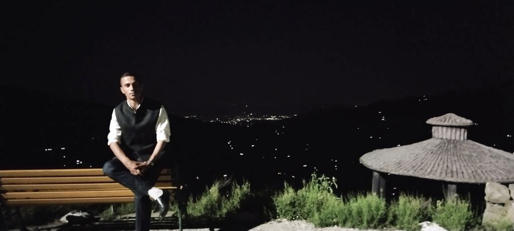jasvirsinghind1's tweet photo. कर्मभूमि....The #Panchari #Moungri Hills....
The Beautiful Udhampur Shinning behind...
यह खूबसूरत और शांत कुदरत का नज़ारा हर दौर के भाग्य में नहीं होगा।
तपती धरा बहुत कुछ कह रही है।
Let's contribute our little part to save our only home 🌎. It really matters. https://t.co/wAMg8ZtbQj