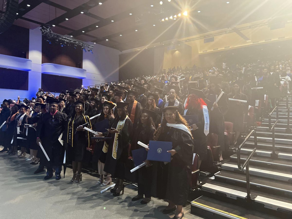 ArthurKeiserPhD's tweet photo. Congrats to Keiser University's 2024 grads who earned their degrees this weekend &amp; thanks to our commencement speakers @RepBrianMast @CongresswomanSC @JayCollinsFL &amp; @carolina_amesty for your words of encouragement to the next generation of Florida leaders! #KeiserU #Classof2024 https://t.co/6aYtpIpKzE