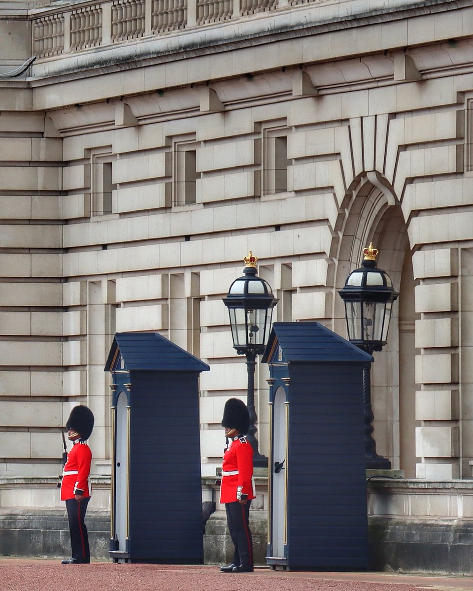 Nemo me impune lacessit (No one provokes me with impunity 🏴󠁧󠁢󠁳󠁣󠁴󠁿🇬🇧 📍Buckingham Palace, #London #royal #guard #BritishArmy #soldier #photo