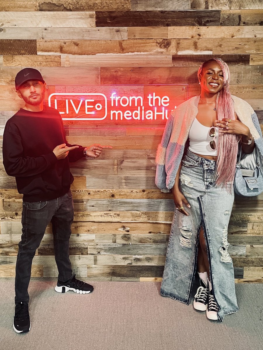 spikeuniverse's tweet photo. Ashley The Artist on that exclusive on ‘Da Vibe’ - Episode 61, at @dcsamediahub
Watch it on https://t.co/LFb7sQQZNL, click the link below👇🏼
🍓⚡️
https://t.co/tC9lTWz8KR
📷 Justin Atkins
.
.
.
.
#spikeuniverse #davibe #podcast #ashleytheartist #riotradio https://t.co/79yME2y08w