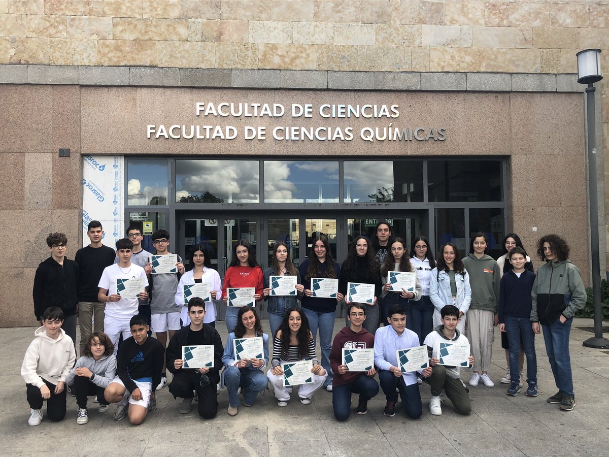 Clausura del curso 23-24 de EsTalMat en Salamanca. Despedimos a los participantes en el Proyecto en el bienio 22 - 24. ¡¡Que sigáis con vuestro gusto por las Matemáticas!! <a href="/EstalmatPonfe/">Estalmat Ponferrada</a> <a href="/EstalmatVall/">EsTalMat Valladolid</a> <a href="/EstalmatS/">Estalmat Salamanca</a> <a href="/Socylem_cyl/">@socylem_cyl</a>  <a href="/fcienciasusal/">Facultad de Ciencias USAL</a> <a href="/usal/">Universidad de Salamanca</a> <a href="/educacyl/">Educación JCyL</a>