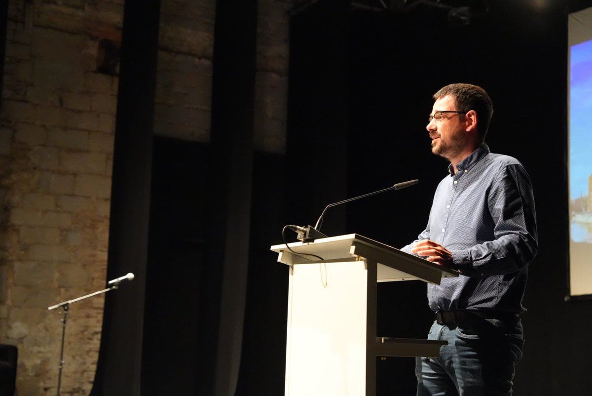 🎒✏️Acte de cloenda dels consells d’infants i adolescents de <a href="/Girona_Cat/">Ajuntament de Girona</a>.

📜Un plaer poder rebre de part dels propis consellers i conselleres les seves idees i propostes per fer una Girona més jugable i unes Fires millors.

Amb la <a href="/queraltvilav/">Queralt Vila</a> ens enduem molts deures!